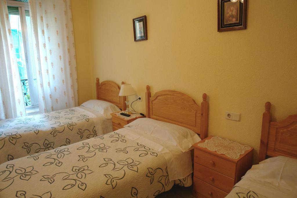 Hostal Dos Naciones Мадрид Номер фото