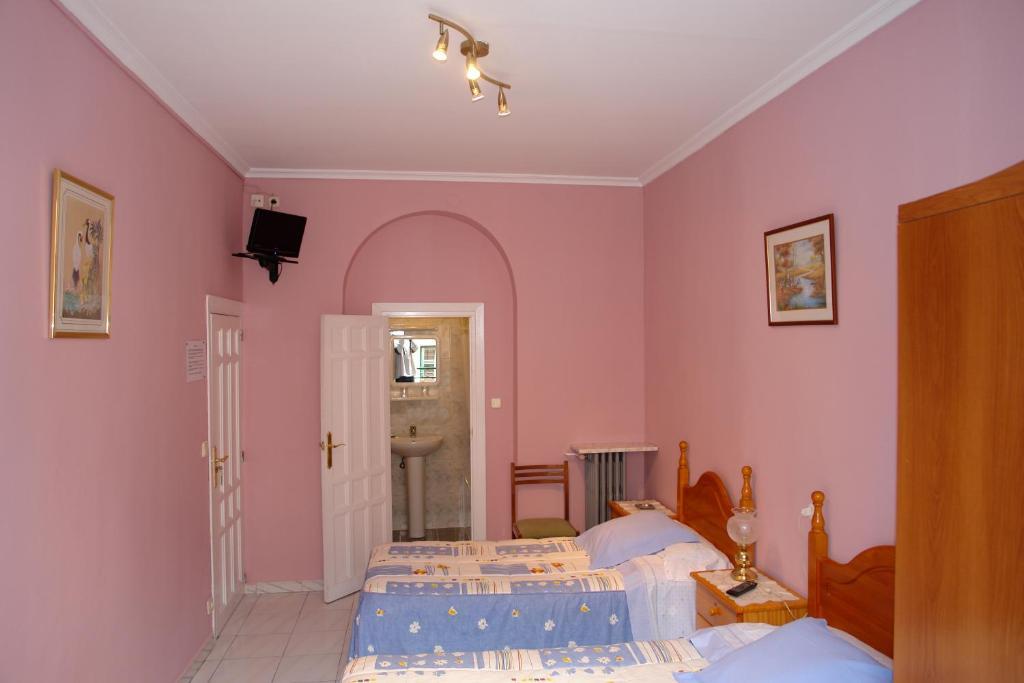 Hostal Dos Naciones Мадрид Номер фото