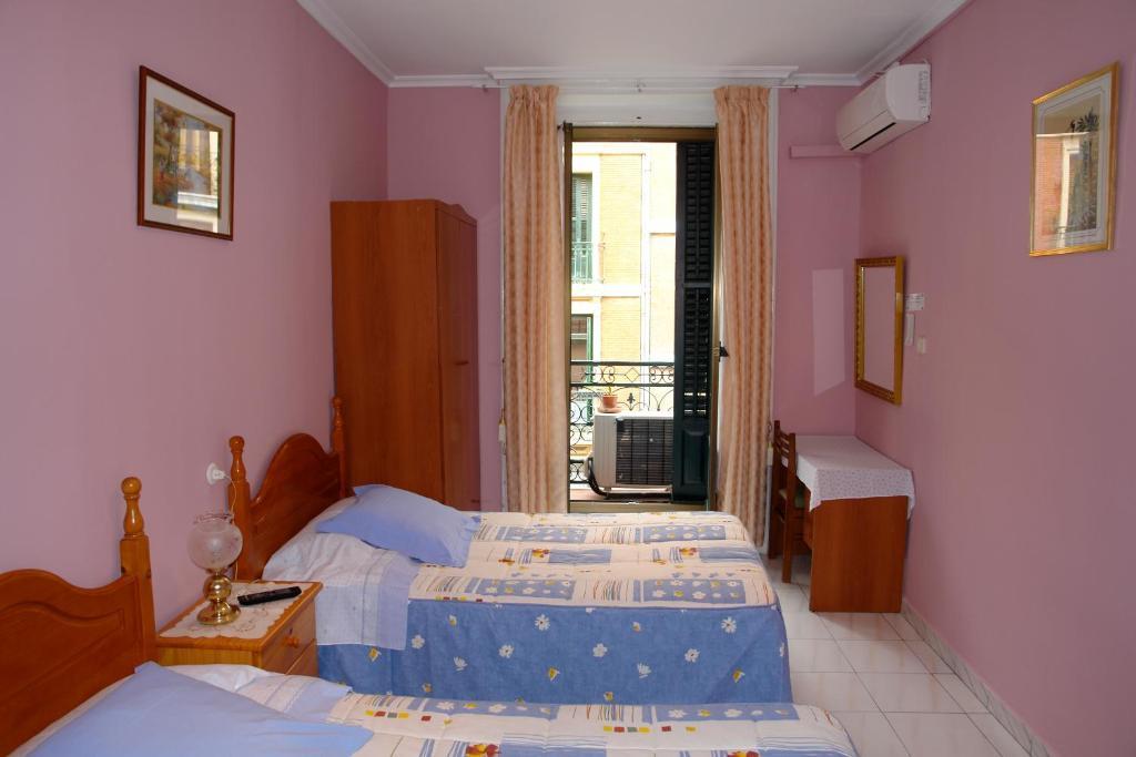 Hostal Dos Naciones Мадрид Номер фото