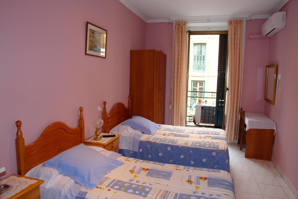 Hostal Dos Naciones Мадрид Номер фото