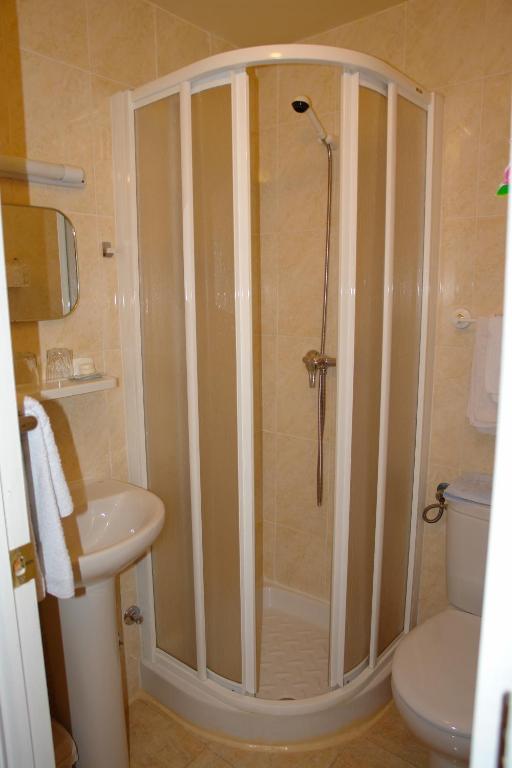 Hostal Dos Naciones Мадрид Номер фото