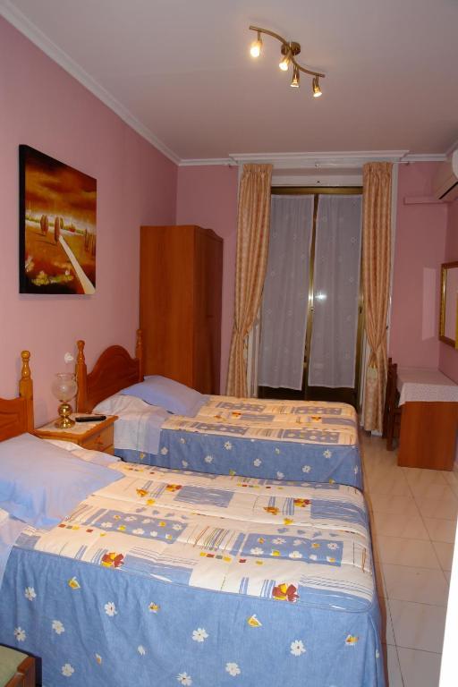 Hostal Dos Naciones Мадрид Номер фото